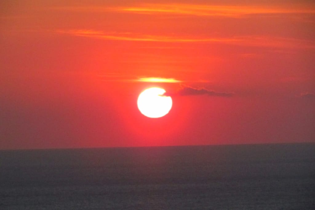 Санторини - остров на вулкани и залези