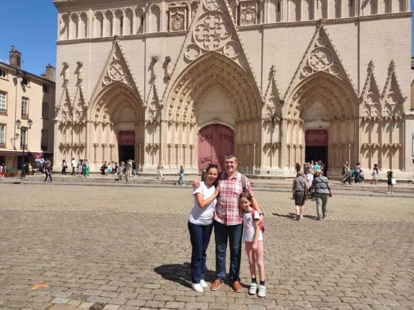 Ден три по администрация френска в комбинация с туризъм - Лион